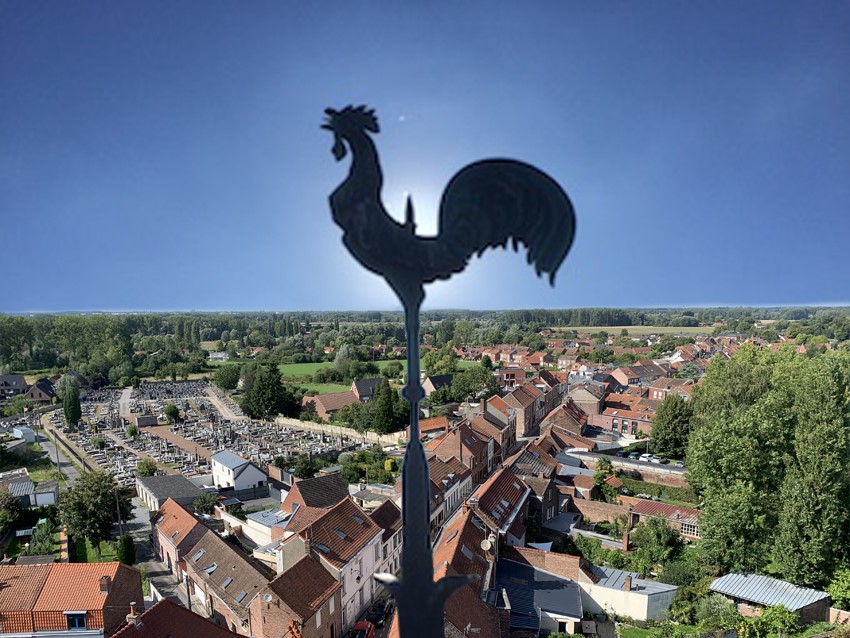 Pose du coq sur le clocher de l’église