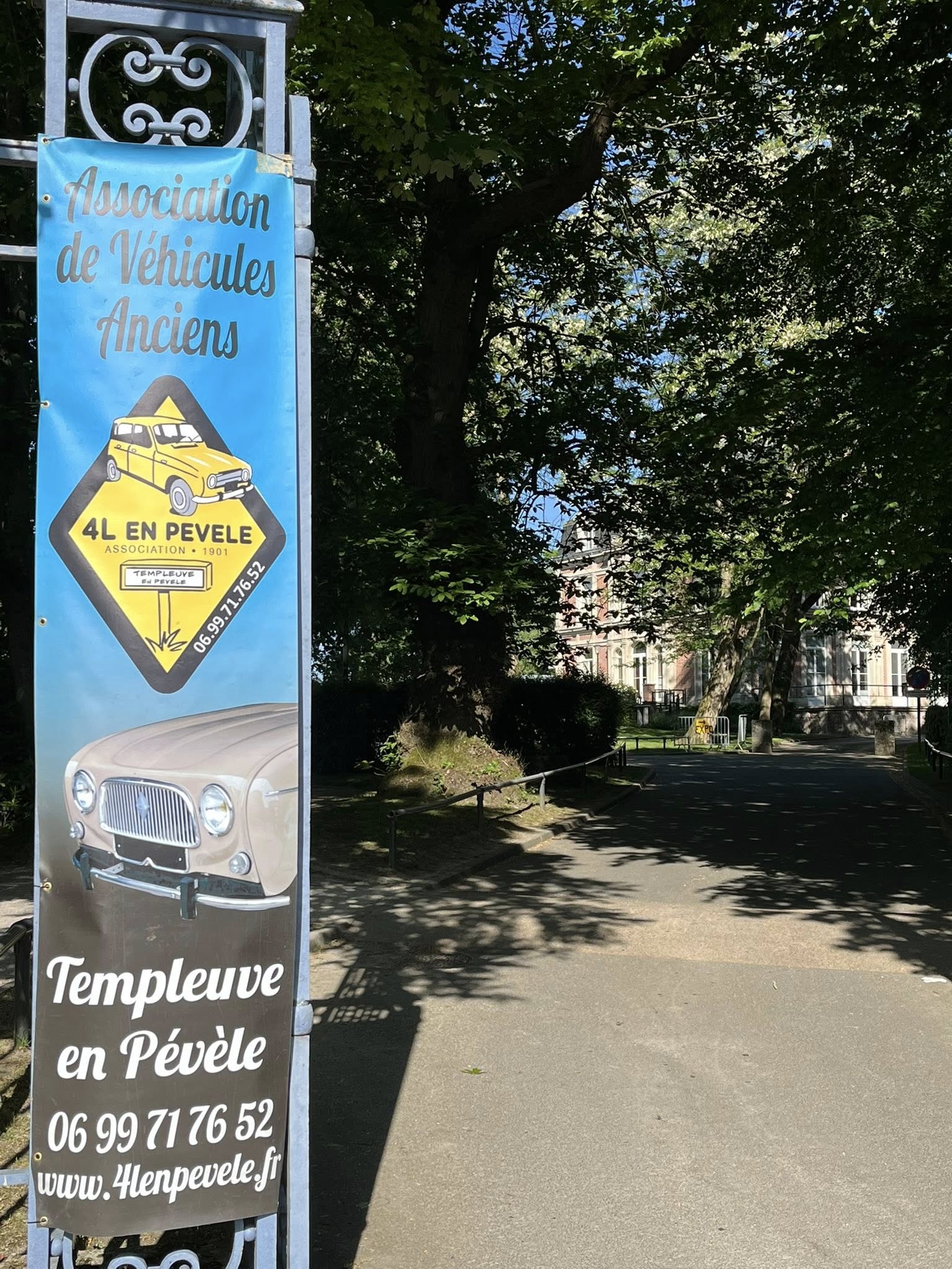 Exposition de voitures anciennes