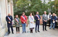 Rassemblement de solidarité devant la mairie