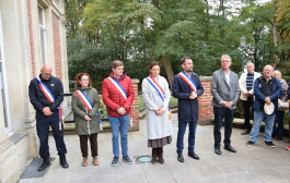Rassemblement de solidarité devant la mairie